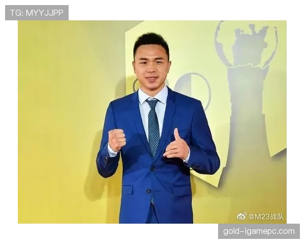 徐灿穿拖鞋挤地铁,手腕那只表把车厢气氛带偏了 徐灿穿拖鞋挤地铁,手腕那只表把车厢气氛带偏了